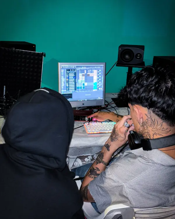 ZECHE GRUV Campamento Creativo — produciendo